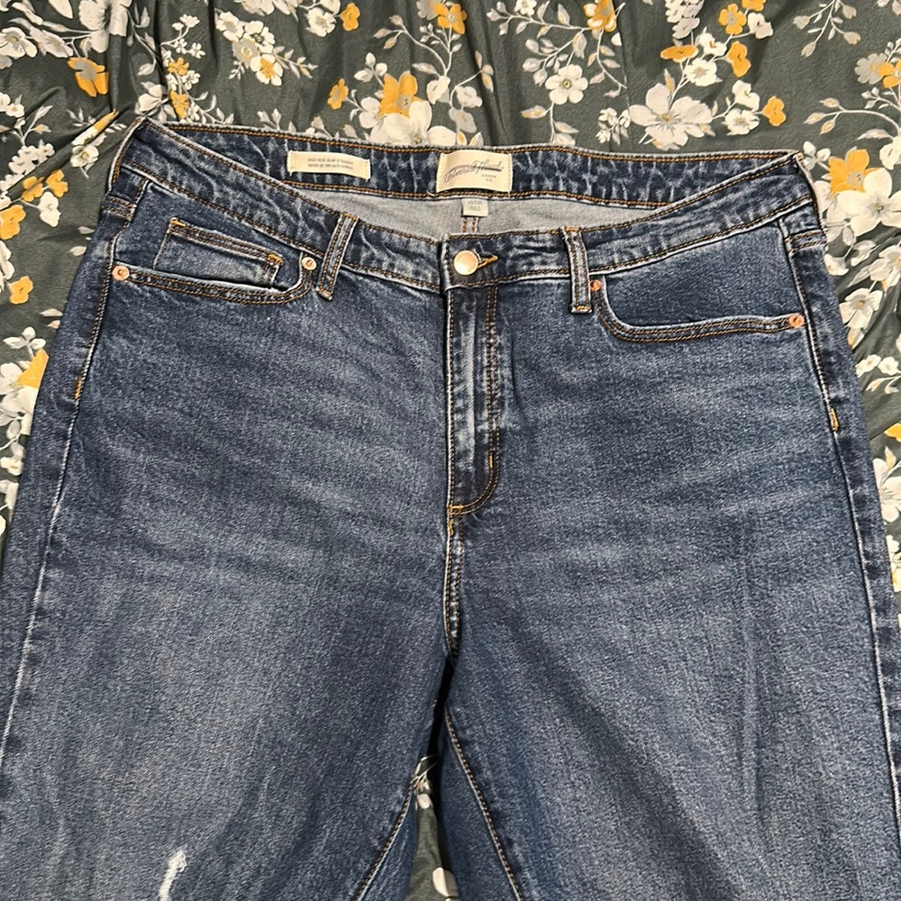 Universal Thread Hi Rise Slim Straight Jean